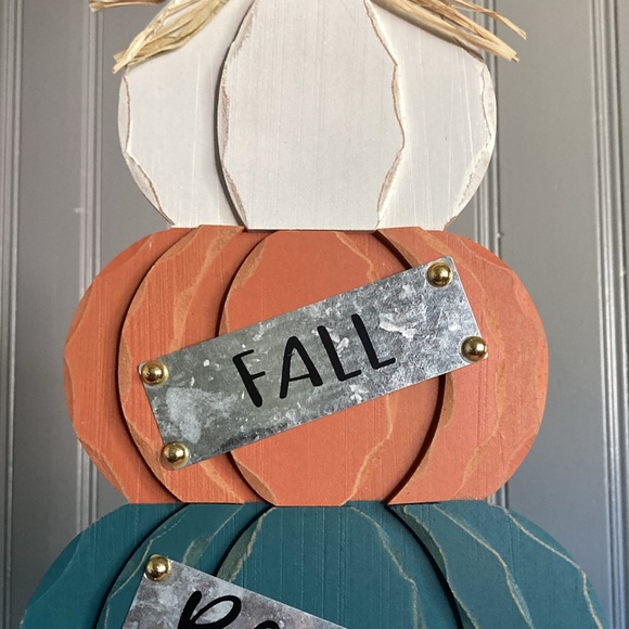 BNWT- Metal- Fall Blessings- Triple Stacked Carved Wood Pumpkins Sign w/ Base - Picture 10 of 17